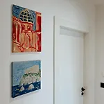Dawn & Dusk - Modern Two Bedroom With Mountain Views Apartment