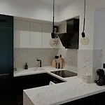 Dawn & Dusk - Modern Two Bedroom With Mountain Views Apartment *