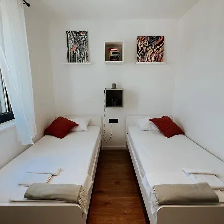 Διαμέρισμα Dawn & Dusk - Modern Two Bedroom With Mountain Views *