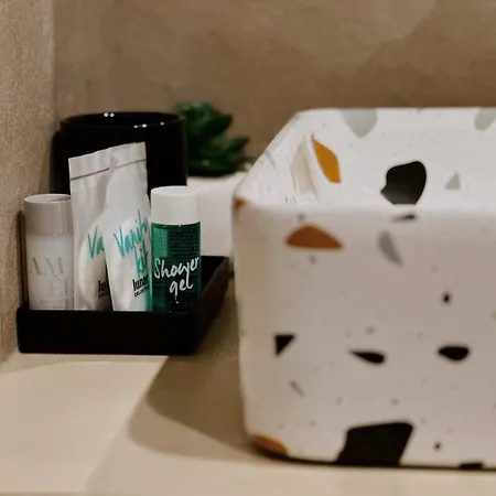 Dawn & Dusk - Modern Two Bedroom With Mountain Views