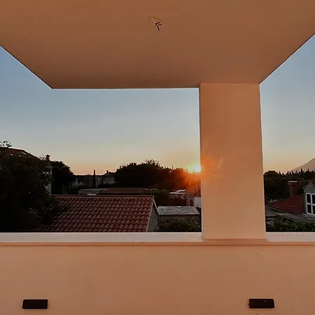 Dawn & Dusk - Modern Two Bedroom With Mountain Views Διαμέρισμα *