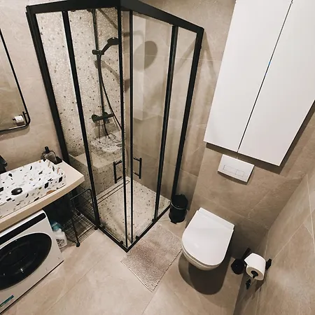 Dawn & Dusk - Modern Two Bedroom With Mountain Views Apartment *